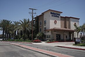 Harbor Inn & Suites