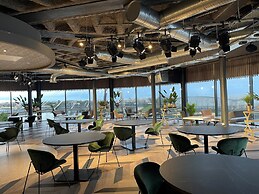 Waterfront Southport Hotel