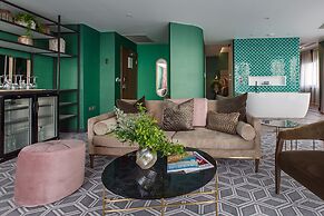 Waterfront Southport Hotel