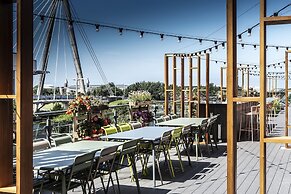 Waterfront Southport Hotel