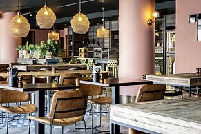 Waterfront Southport Hotel