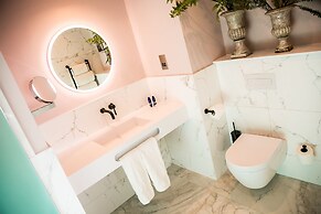 Waterfront Southport Hotel