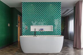 Waterfront Southport Hotel