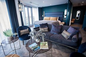 Waterfront Southport Hotel