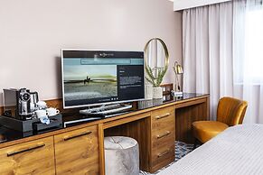 Waterfront Southport Hotel