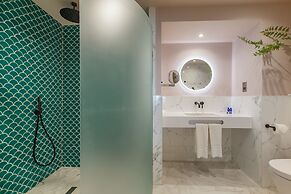 Waterfront Southport Hotel