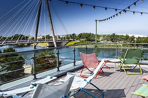 Waterfront Southport Hotel