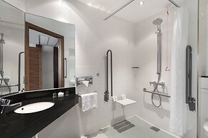 Waterfront Southport Hotel