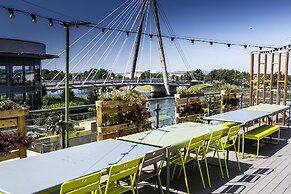 Waterfront Southport Hotel