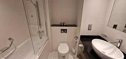 Waterfront Southport Hotel