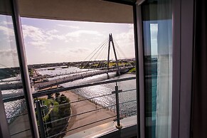 Waterfront Southport Hotel