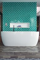 Waterfront Southport Hotel