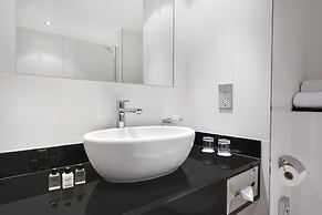 Waterfront Southport Hotel