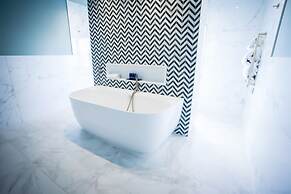 Waterfront Southport Hotel