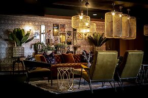 Waterfront Southport Hotel