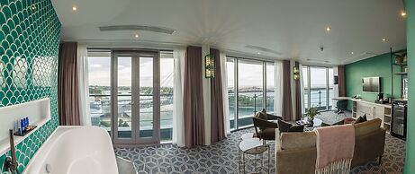 Waterfront Southport Hotel