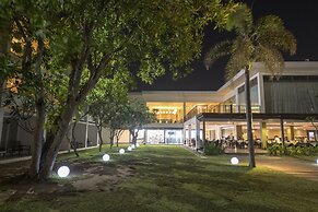 Pegasus Reef - A Beach Resort in Colombo