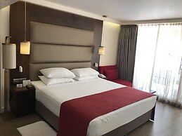 Pegasus Reef - A Beach Resort in Colombo