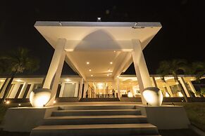 Pegasus Reef - A Beach Resort in Colombo