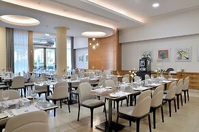 Ajax Hotel