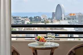 Ajax Hotel