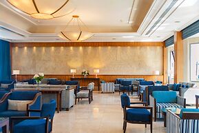 Ajax Hotel
