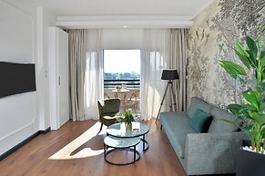 Ajax Hotel