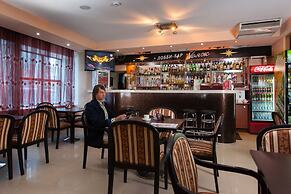 Amaks City Hotel
