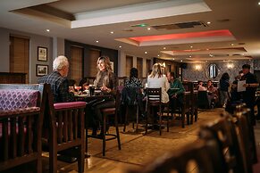 The Valley Hotel & Carriage Gardens