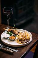 The Valley Hotel & Carriage Gardens