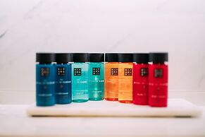 The Valley Hotel & Carriage Gardens