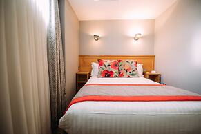 The Valley Hotel & Carriage Gardens