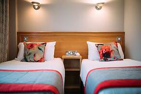 The Valley Hotel & Carriage Gardens
