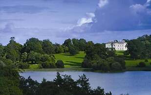 The Valley Hotel & Carriage Gardens