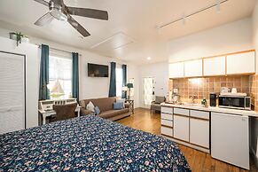 Speakeasy Inn – Adults Only