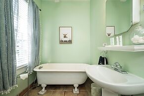 Speakeasy Inn – Adults Only