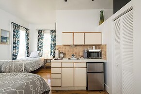 Speakeasy Inn – Adults Only