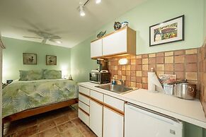 Speakeasy Inn – Adults Only