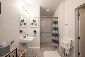 Speakeasy Inn – Adults Only