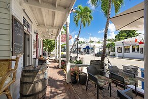 Speakeasy Inn – Adults Only