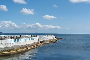 Camilla House Garden Flat