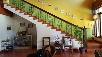 Las Flores Country & Beachside Hotel
