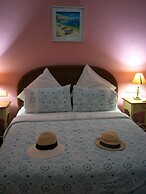 Las Flores Country & Beachside Hotel