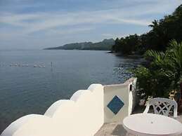 Las Flores Country & Beachside Hotel