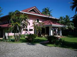 Las Flores Country & Beachside Hotel