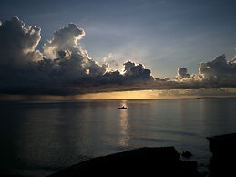 Las Flores Country & Beachside Hotel