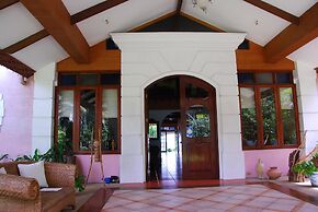 Las Flores Country & Beachside Hotel