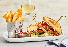 Courtyard by Marriott Dallas Arlington South