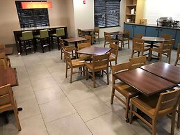 Country Inn & Suites by Radisson, Emporia, VA