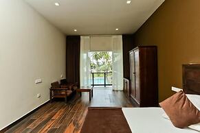 Golden Star Beach Hotel